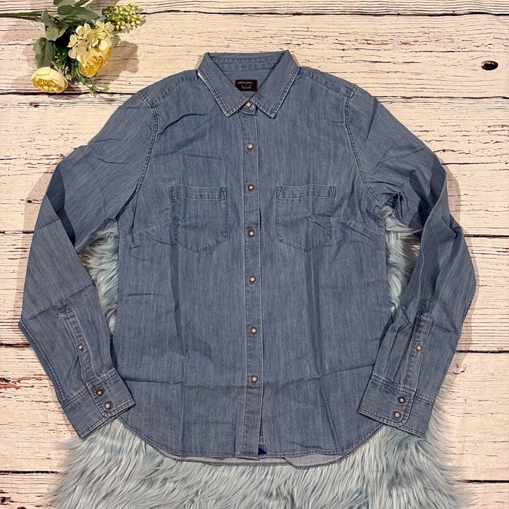 NWOT Untuckit Shirt Women's Blue Alleanza Chambray Double Pocket Button Down